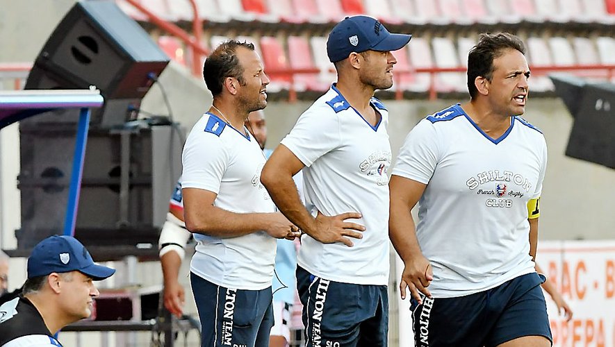 découvrez comment les entraîneurs de football s'inspirent des techniques et stratégies du rugby pour améliorer leurs performances sur le terrain.