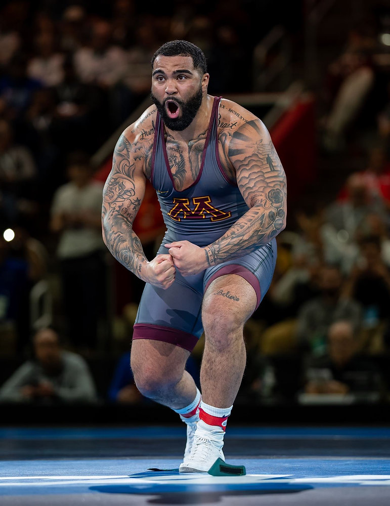 gable steveson remporte ses trois combats de mma en un seul round, démontrant une puissance et une maîtrise exceptionnelles dans l'octogone.