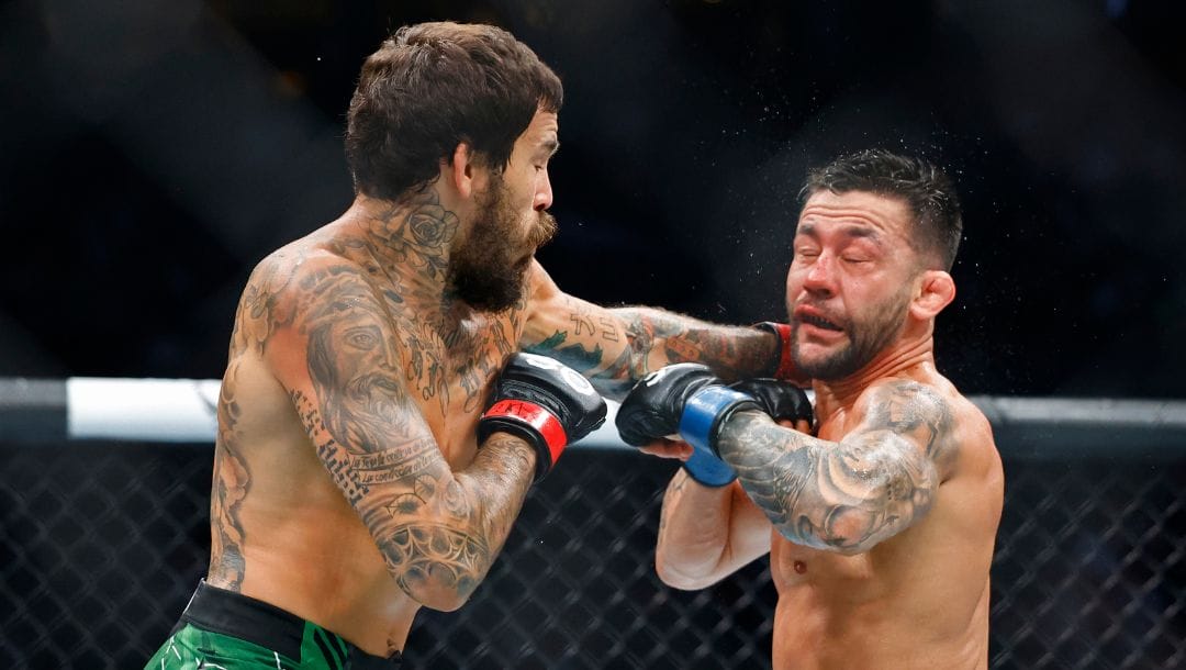 découvrez notre analyse et prédiction détaillée du combat entre marlon vera et david martinez à l'ufc 268. évaluation des forces, stratégies et pronostics pour ce duel passionnant.