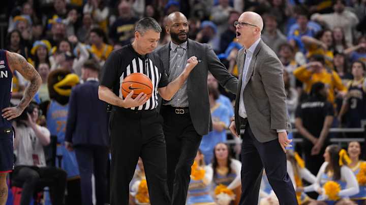 la big east inflige une amende à dan hurley suite à une infraction lors d’un match récent.