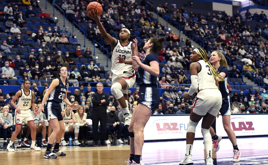 découvrez la chaîne et les horaires pour suivre en direct le match féminin entre uconn et villanova. ne manquez rien de cette rencontre sportive passionnante !