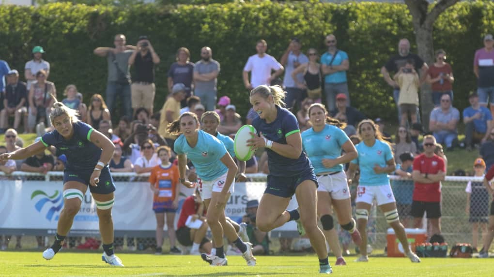 les fédérations de rugby suppriment les équipes féminines traditionnelles au profit d'une catégorie ouverte, transformant ainsi la compétition et soulevant des débats sur l'inclusion et l'égalité dans le sport.
