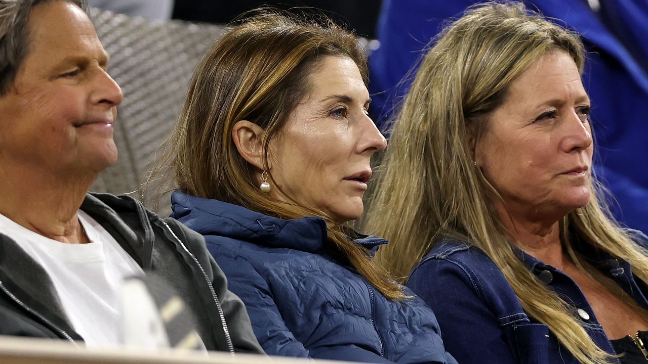 la wta ouvre une enquĂȘte aprĂšs une menace de mort visant une star du tennis et assure une escorte sĂ©curisĂ©e pour sa protection.