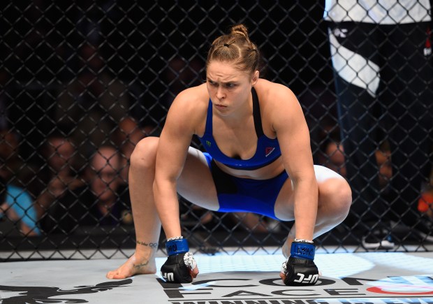 découvrez les conseils précieux que dana white a donnés à ronda rousey avant ses débuts dans le mma, révélant comment ces recommandations ont influencé sa carrière explosive.
