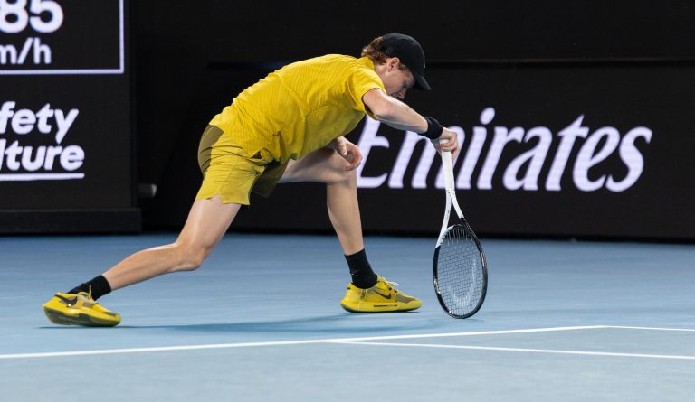 une star du tennis suspendue pour 3 ans et 9 mois pour corruption, une sanction sévère dans le monde du sport.