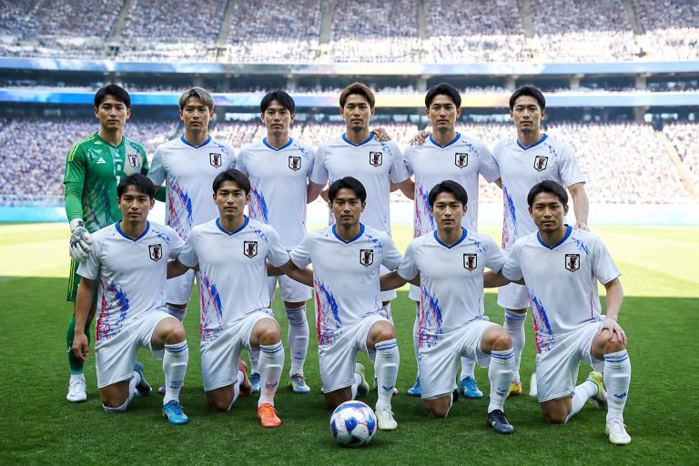 découvrez la composition probable de l'équipe du japon pour la coupe du monde 2026, avec un aperçu détaillé des joueurs clés et nos pronostics pour leur performance.